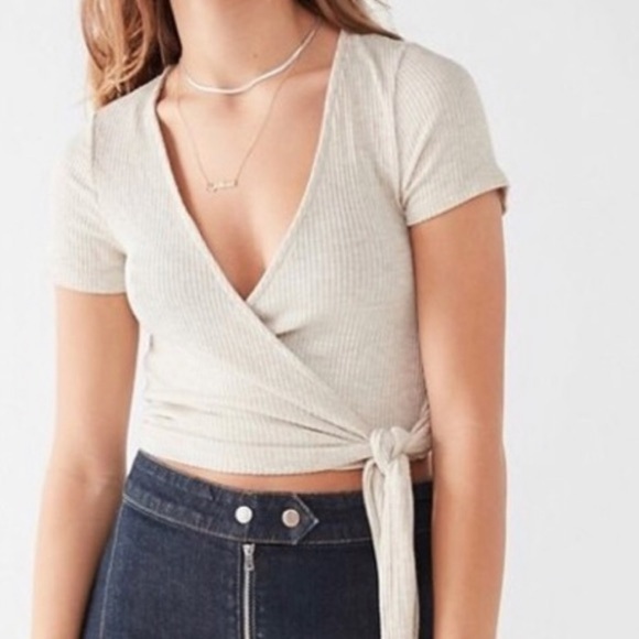 🚺📐Urban Outfitters black striped wrap top - Picture 8 of 8